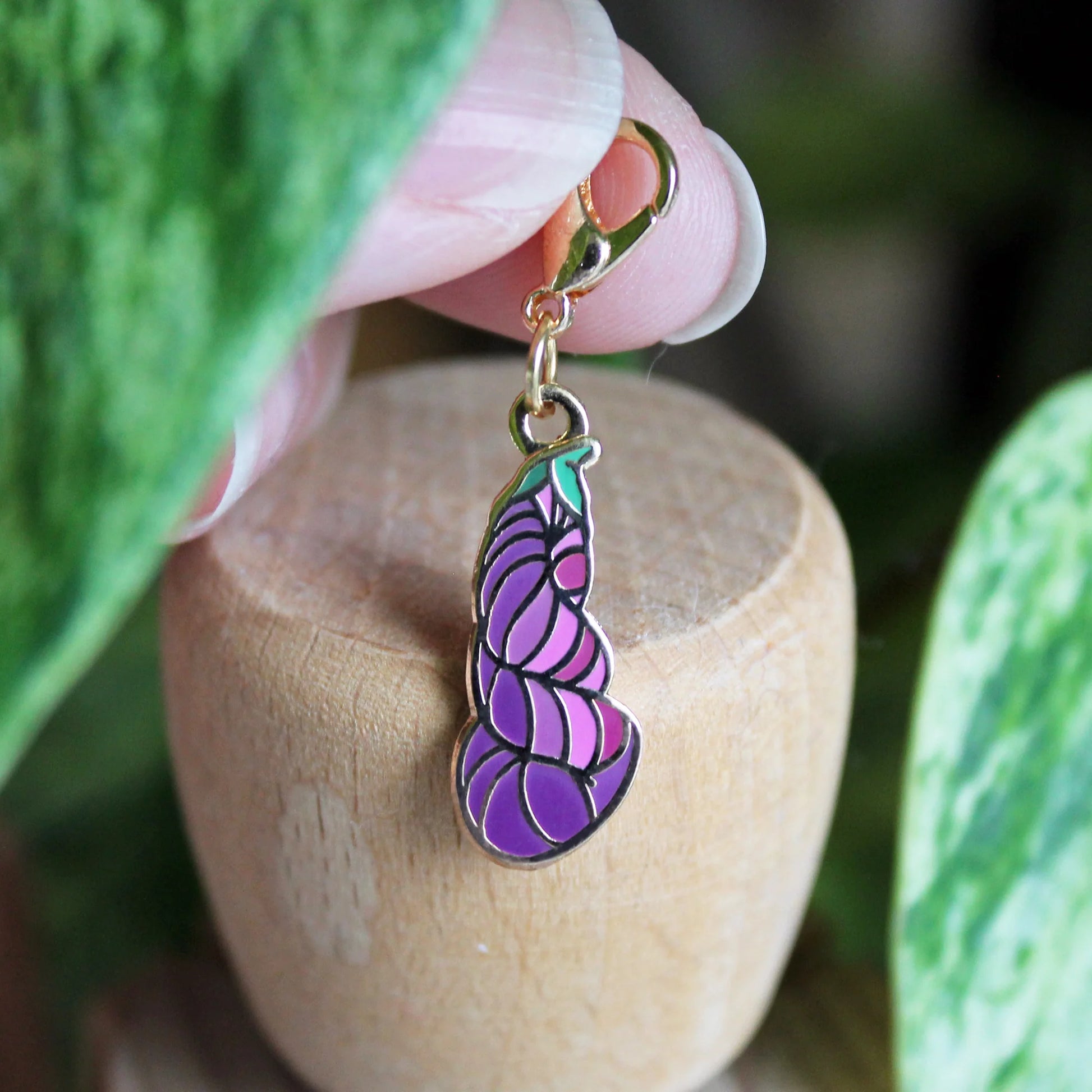 Yarn Eggplant Keeper / Stitch Marker