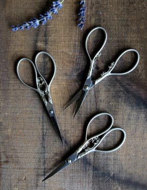 Floral Teardrop Scissors